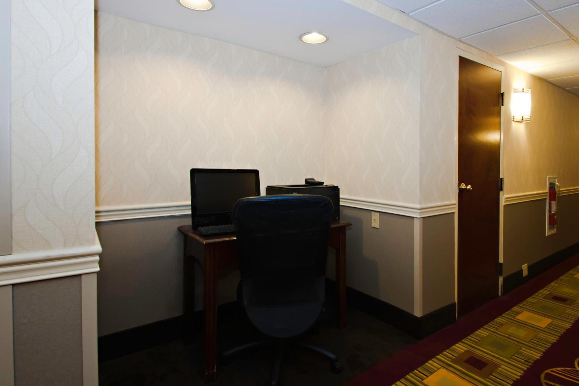 Hotel Baymont By Wyndham Harrisburg